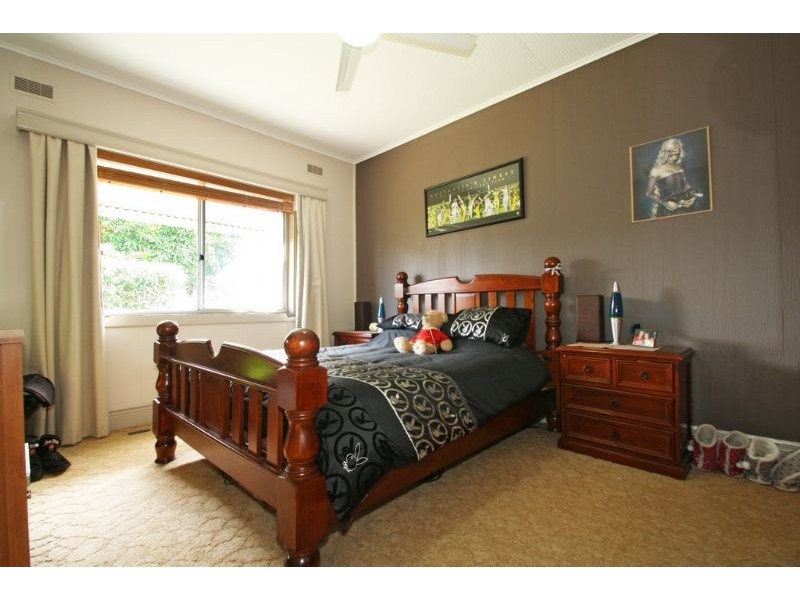 27 Roughead Street, Leongatha VIC 3953