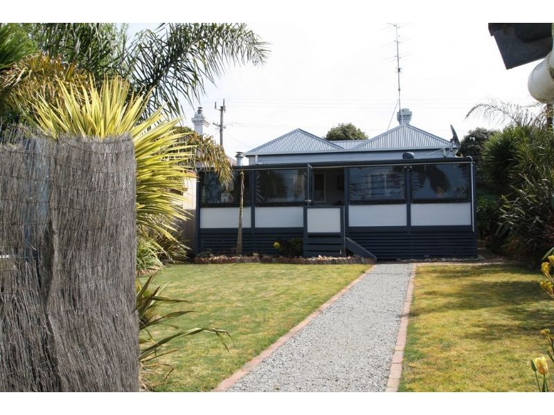 27 Roughead Street, Leongatha VIC 3953