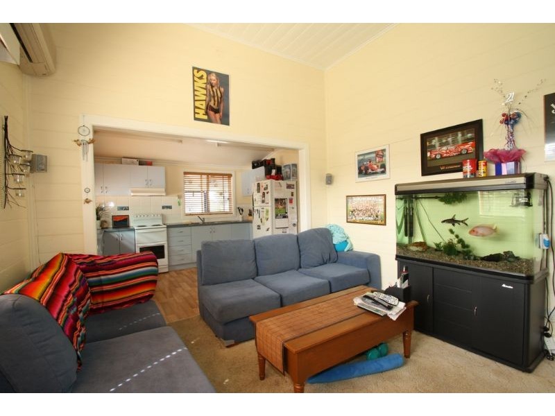 27 Roughead Street, Leongatha VIC 3953