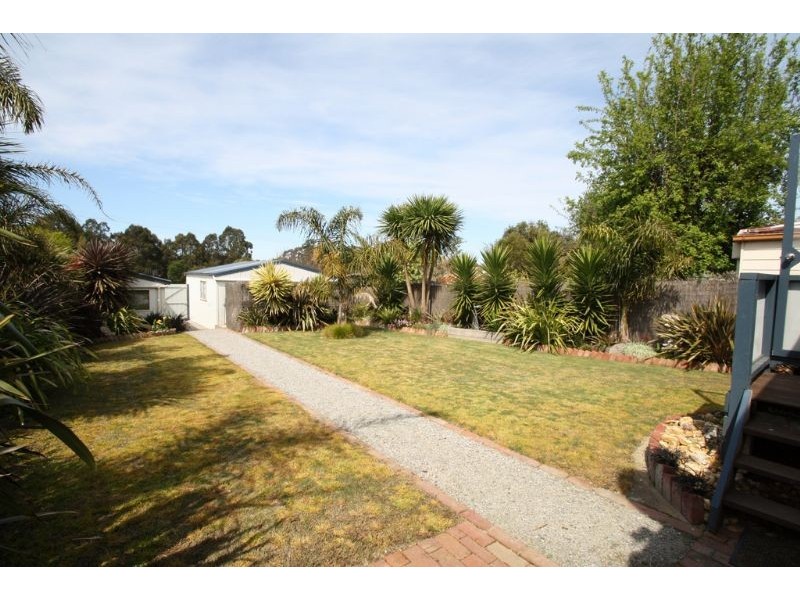 27 Roughead Street, Leongatha VIC 3953