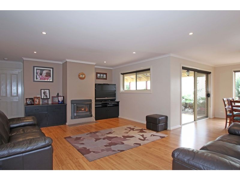 18 Carr Avenue, Leongatha VIC 3953