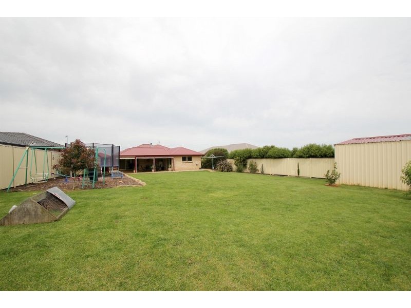 18 Carr Avenue, Leongatha VIC 3953