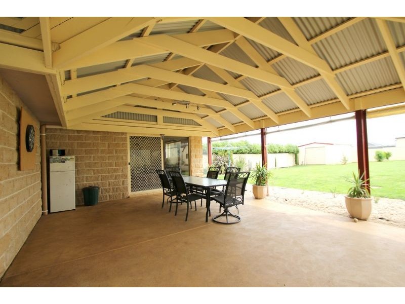 18 Carr Avenue, Leongatha VIC 3953
