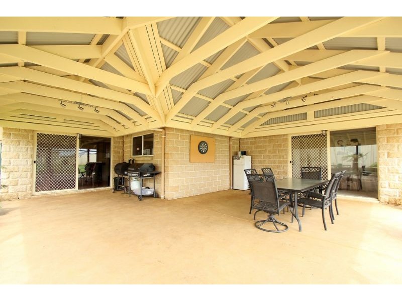 18 Carr Avenue, Leongatha VIC 3953