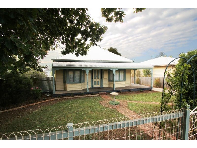 39 Bent Street, Leongatha VIC 3953