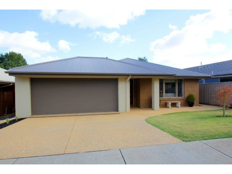 4 Parkside Close, Leongatha VIC 3953