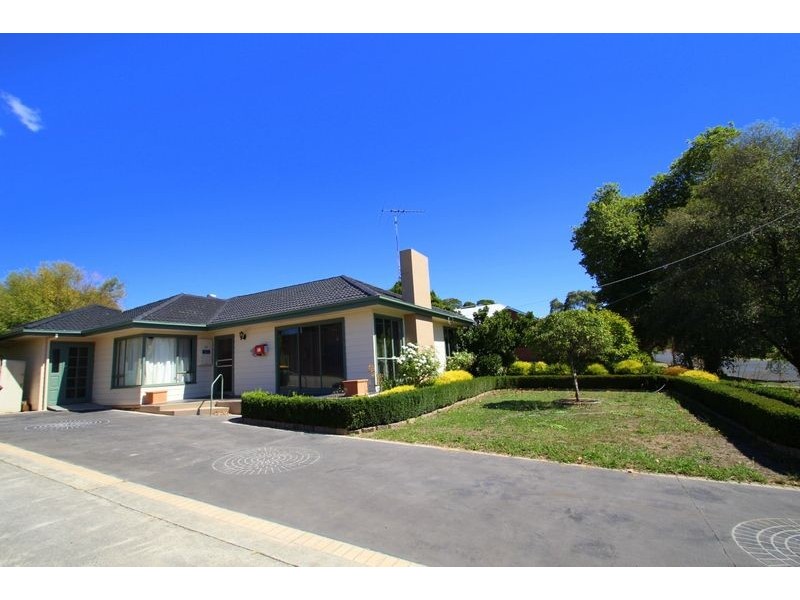 24 Victoria Street, Loch VIC 3945