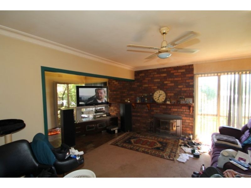 24 Victoria Street, Loch VIC 3945