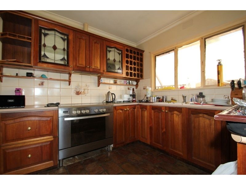 24 Victoria Street, Loch VIC 3945