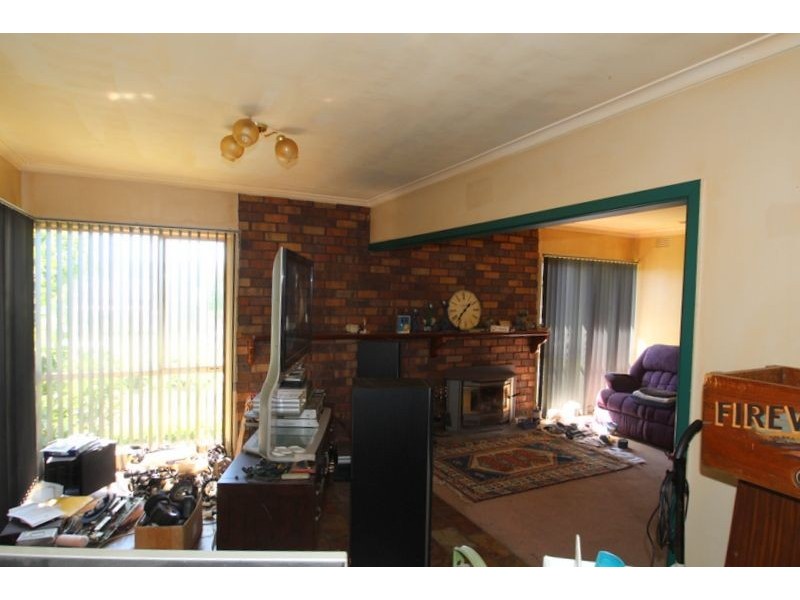 24 Victoria Street, Loch VIC 3945