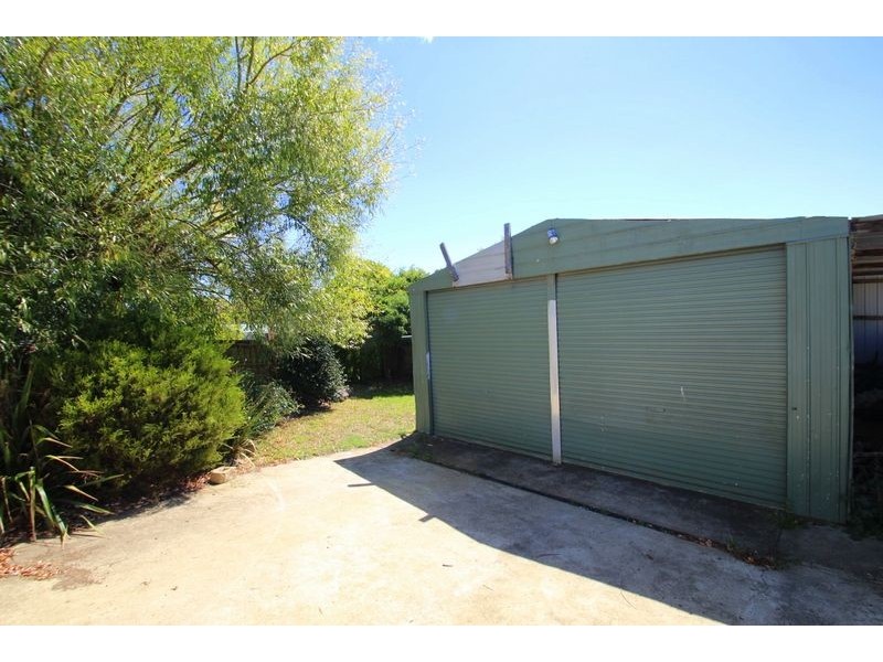 24 Victoria Street, Loch VIC 3945