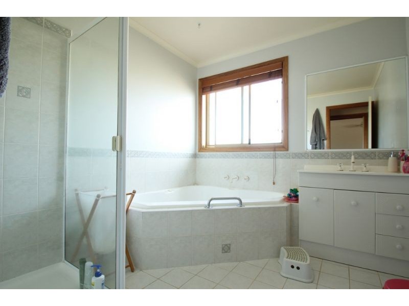 11 Warralong Court, Leongatha VIC 3953