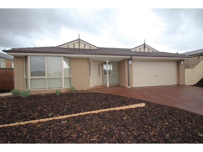 24 Laura Grove, Leongatha VIC 3953