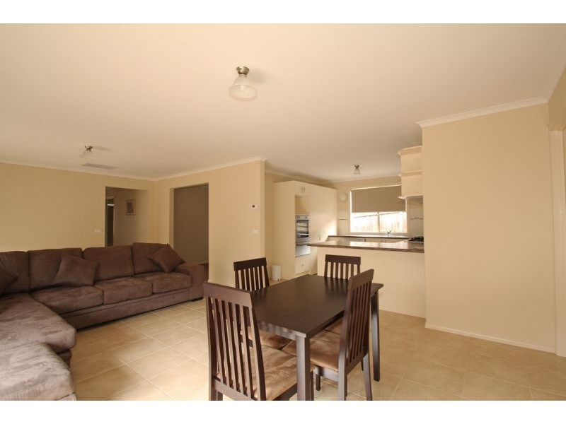 24 Laura Grove, Leongatha VIC 3953