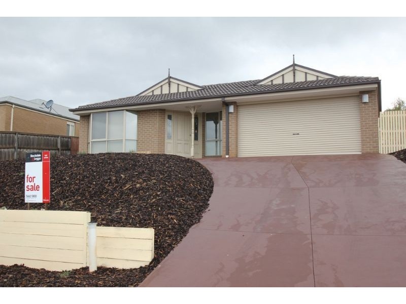 24 Laura Grove, Leongatha VIC 3953