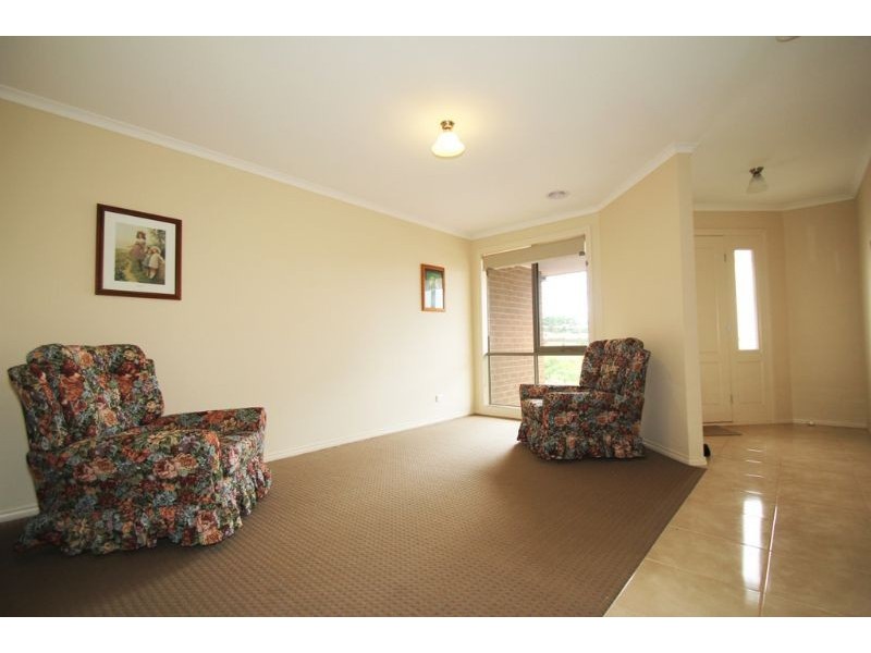 24 Laura Grove, Leongatha VIC 3953