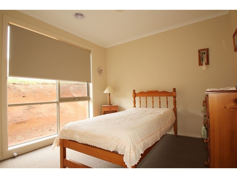 24 Laura Grove, Leongatha VIC 3953