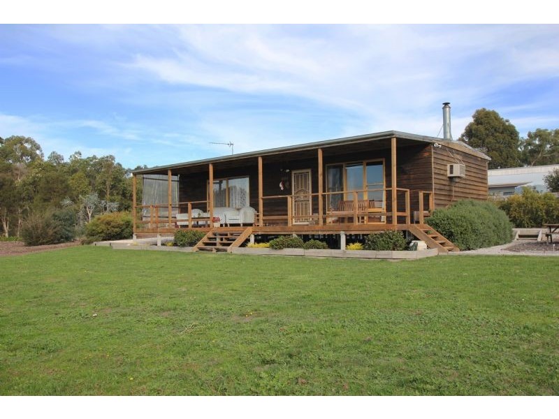 10 McPhee Street, Buffalo VIC 3958