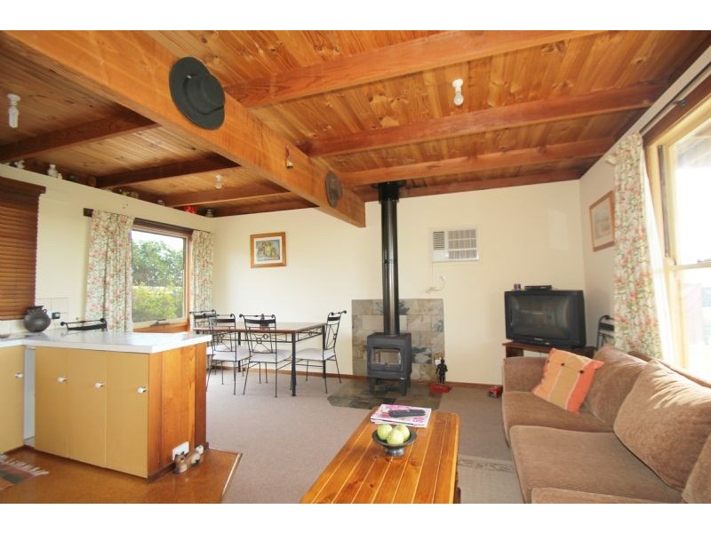 10 McPhee Street, Buffalo VIC 3958