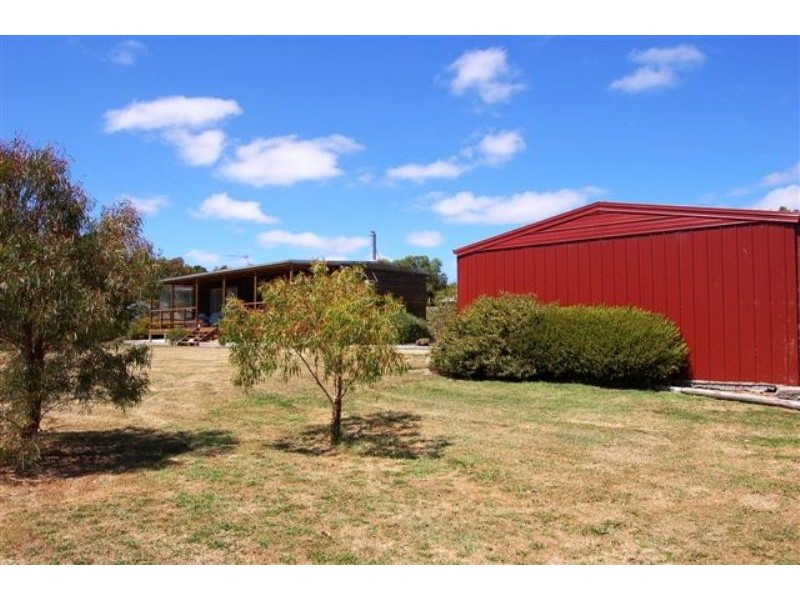 10 McPhee Street, Buffalo VIC 3958