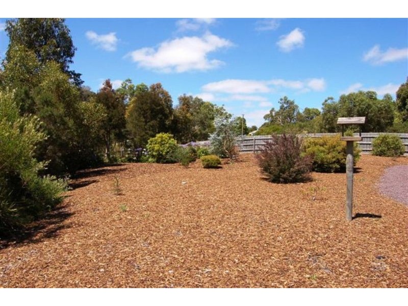 10 McPhee Street, Buffalo VIC 3958