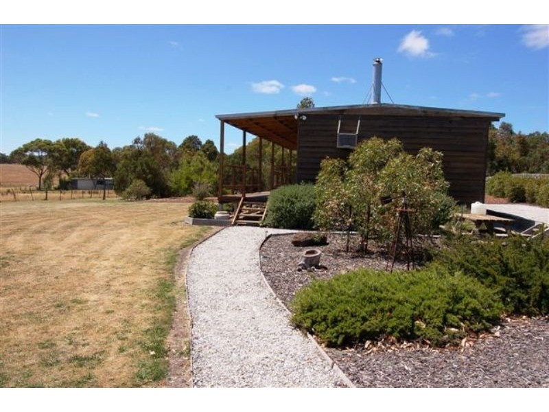 10 McPhee Street, Buffalo VIC 3958