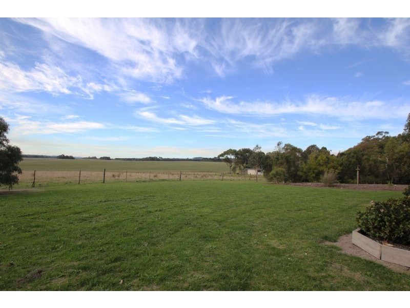 10 McPhee Street, Buffalo VIC 3958