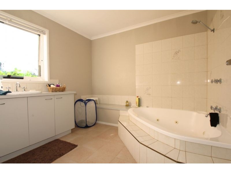 4 Clinton Court, Leongatha VIC 3953