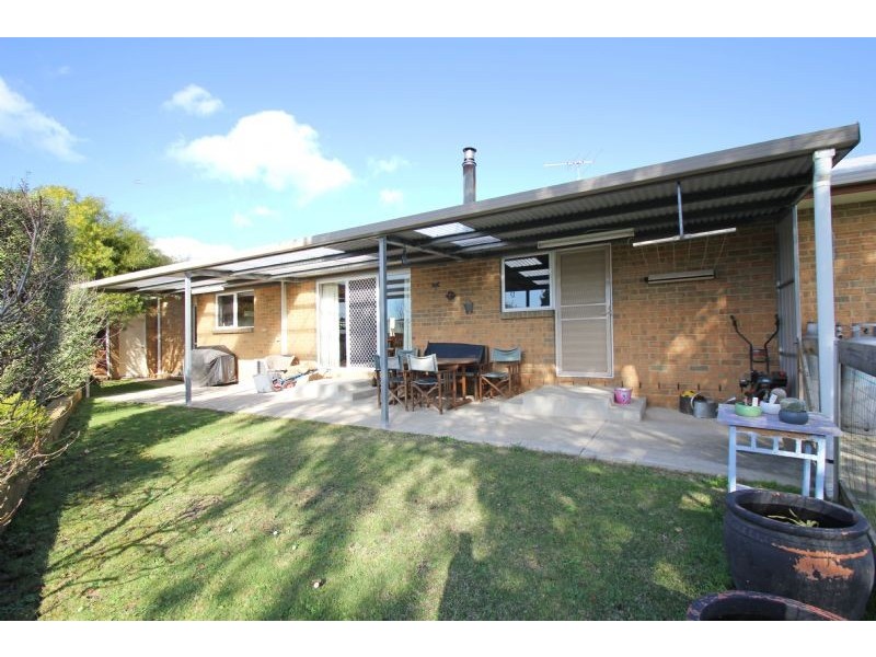 4 Clinton Court, Leongatha VIC 3953