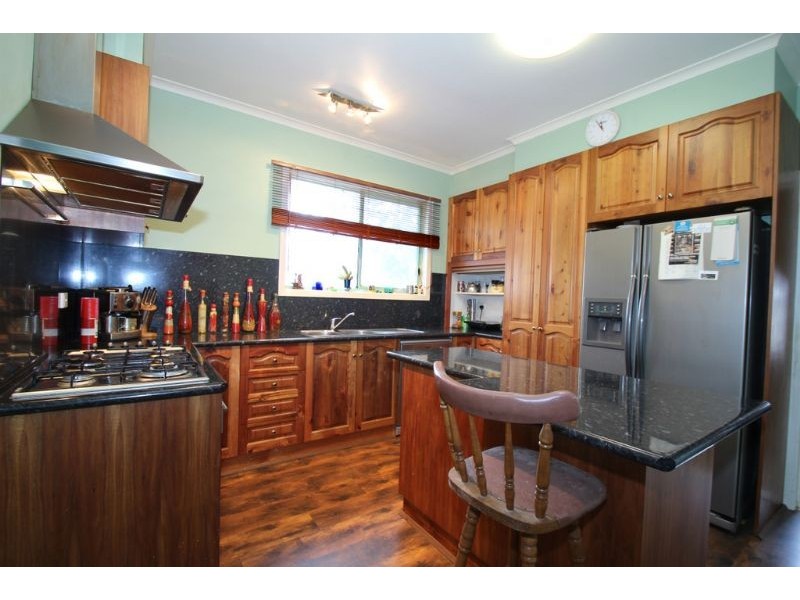 11 Royston Street, Meeniyan VIC 3956