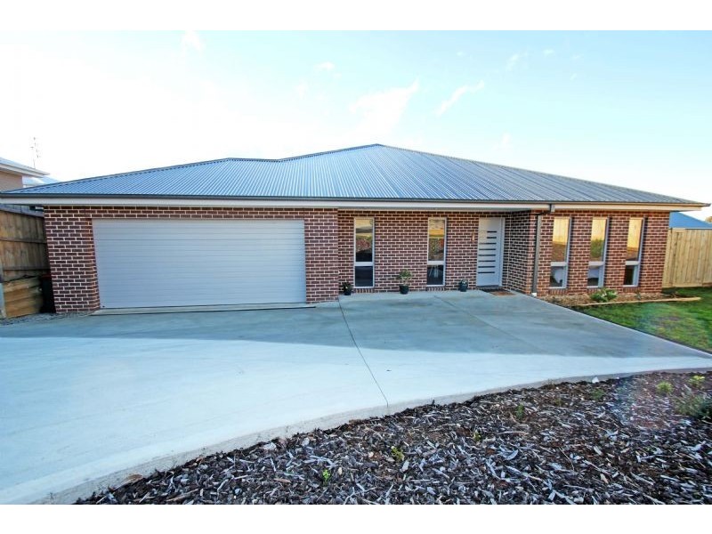 4 Eccles Way, Leongatha VIC 3953
