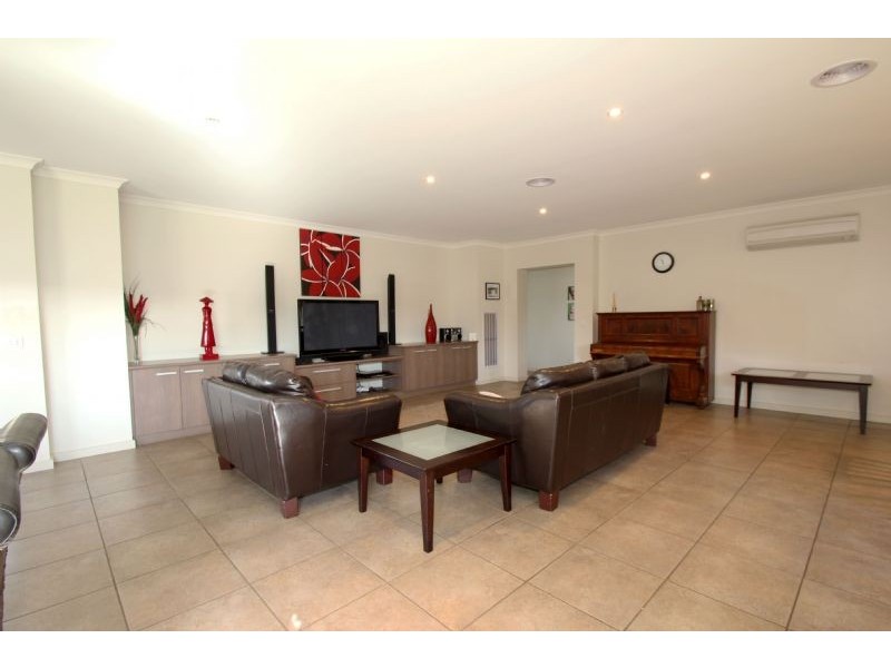 14 Parkside Close, Leongatha VIC 3953