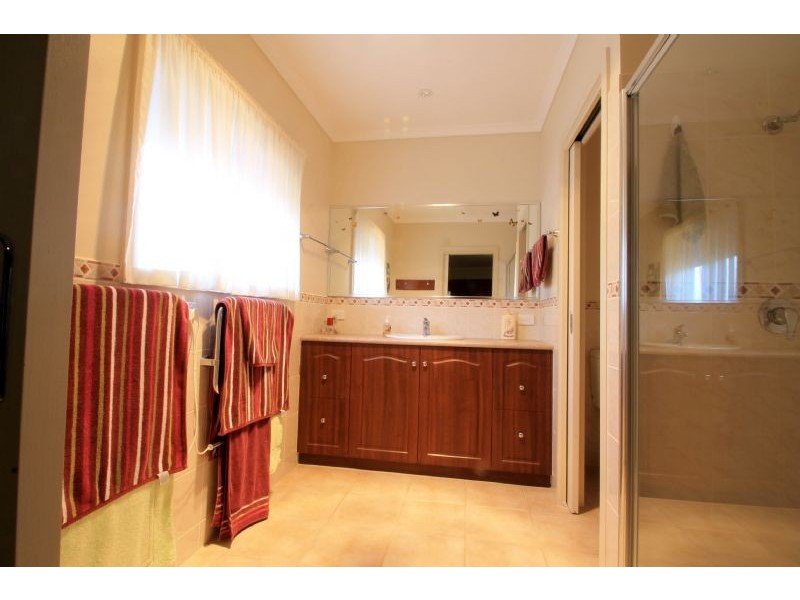 8 Elaine Court, Leongatha VIC 3953