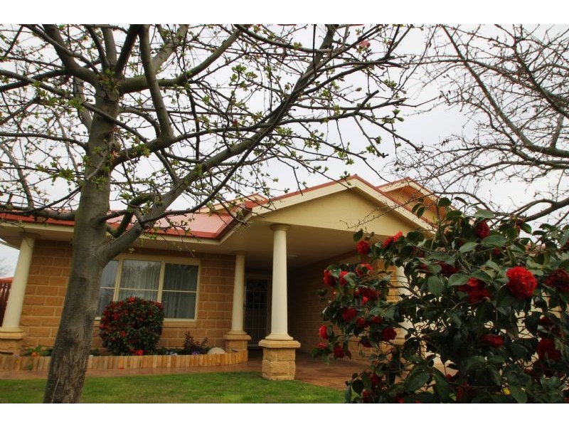 8 Elaine Court, Leongatha VIC 3953