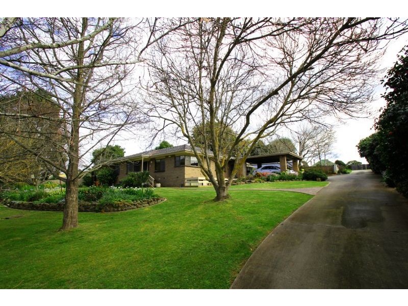 16 Bent Street, Leongatha VIC 3953