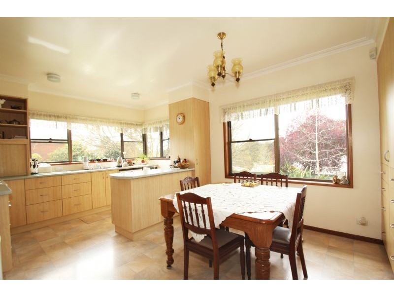 16 Bent Street, Leongatha VIC 3953