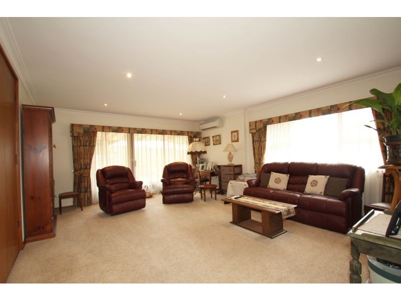 16 Bent Street, Leongatha VIC 3953