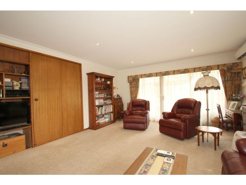 16 Bent Street, Leongatha VIC 3953