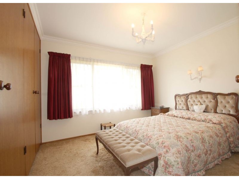 16 Bent Street, Leongatha VIC 3953