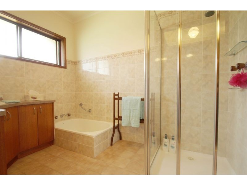 16 Bent Street, Leongatha VIC 3953