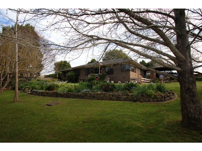 16 Bent Street, Leongatha VIC 3953