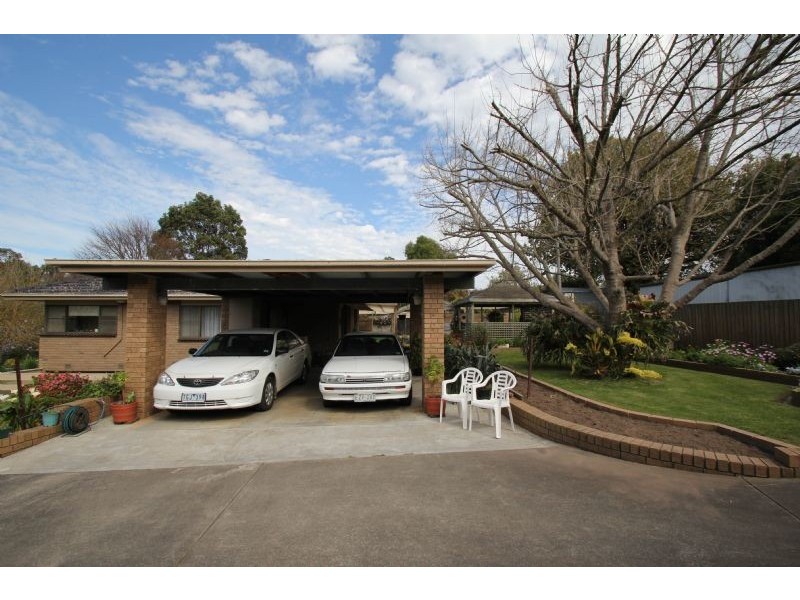 16 Bent Street, Leongatha VIC 3953