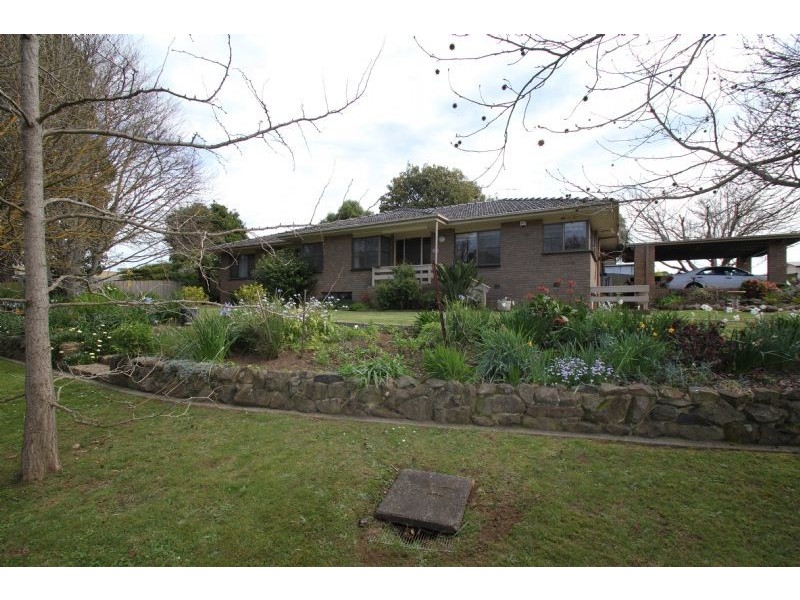 16 Bent Street, Leongatha VIC 3953