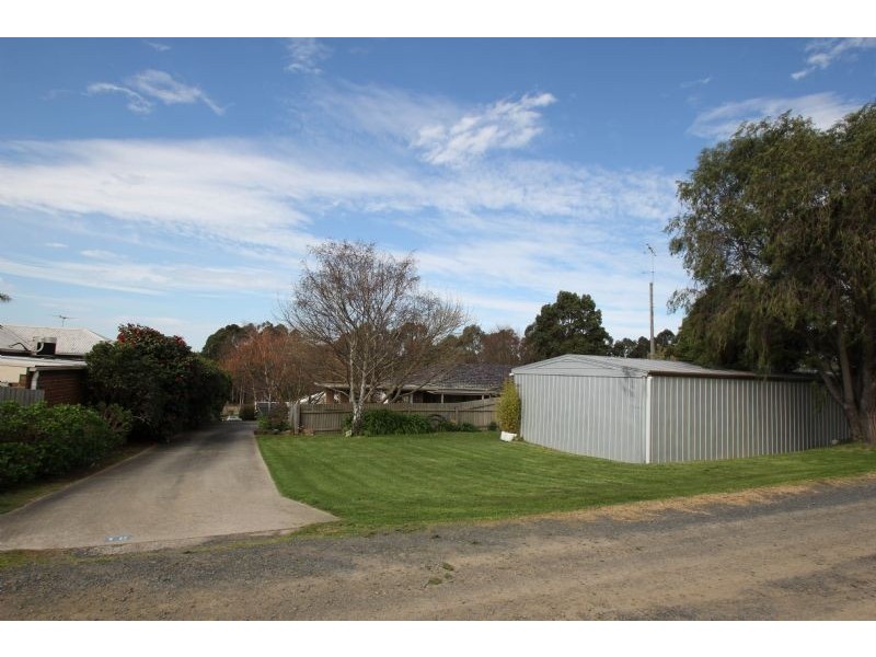 16 Bent Street, Leongatha VIC 3953