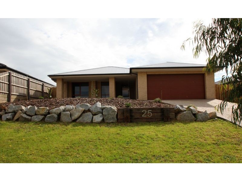 25 Eccles Way, Leongatha VIC 3953