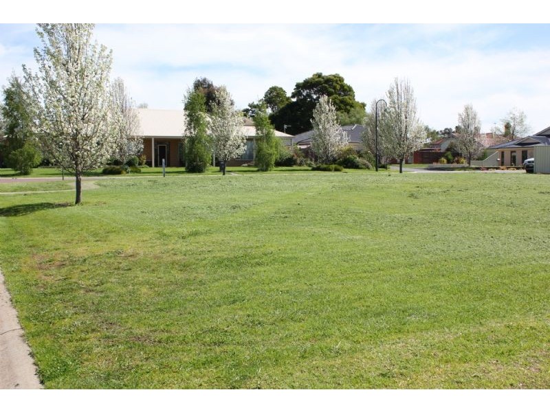 13 Parkside Close, Leongatha VIC 3953