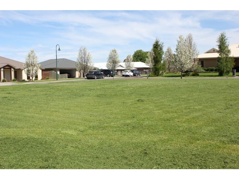 13 Parkside Close, Leongatha VIC 3953