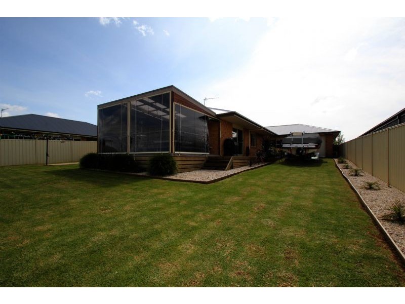 18 Parkside Close, Leongatha VIC 3953