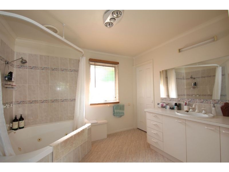 7 Clinton Court, Leongatha VIC 3953