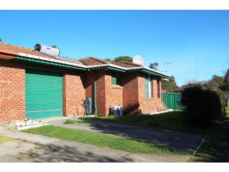 2/4 Clarence, Loch VIC 3945